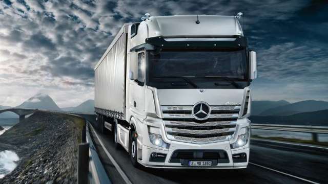 Знижено ціни на нові та вживані тягачі Mercedes-Benz